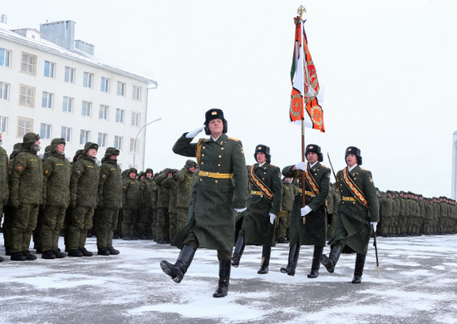 Nieuw Russisch militair uniform wordt getest door vorst