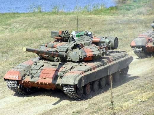 9番目の会社で撮影された「平和維持」T-64は、クリミアの将来の軍隊の主戦車になります