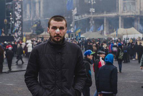 Euro Maydanovtsa'nın para, cinayet ve cam giydirme Maidan hakkındaki dürüst hikayesi