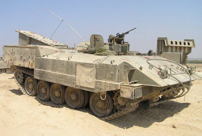 Die israelische Armee modernisiert den schweren Panzertransporter Achzarit