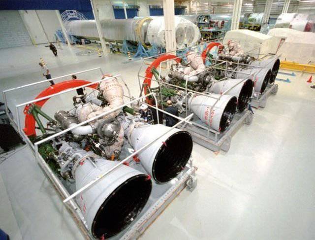 Les États-Unis étudieront la fourniture de moteurs de fusée russes