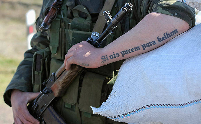 Militares ucranianos na Criméia autorizados a usar armas para proteger a vida