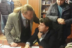 Οι κάτοικοι του Lviv καταδίκασαν τον Svoboda για τον ξυλοδαρμό του επικεφαλής του NTKU και τον αποκαλούν πέμπτη στήλη