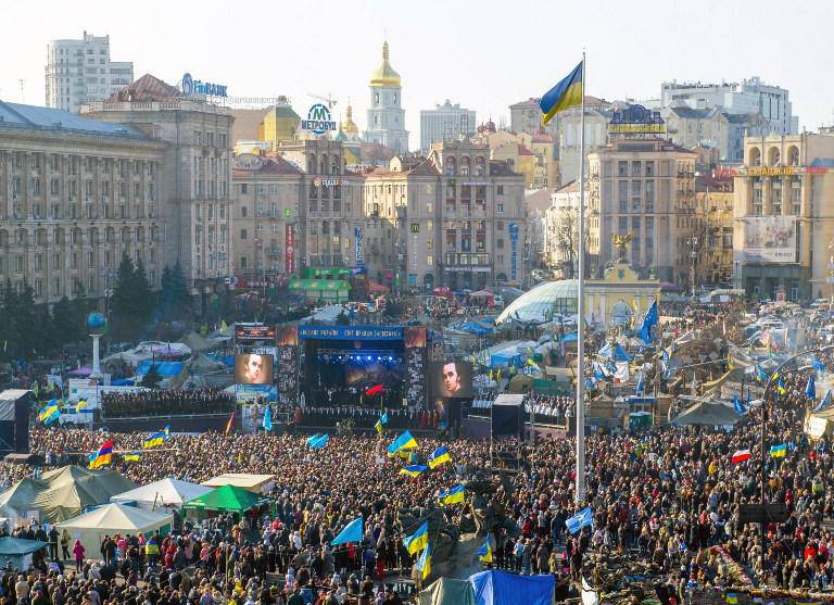 Activistas de "euromaidan" plantaron un jardín en el centro de Kiev y construyeron una pocilga.