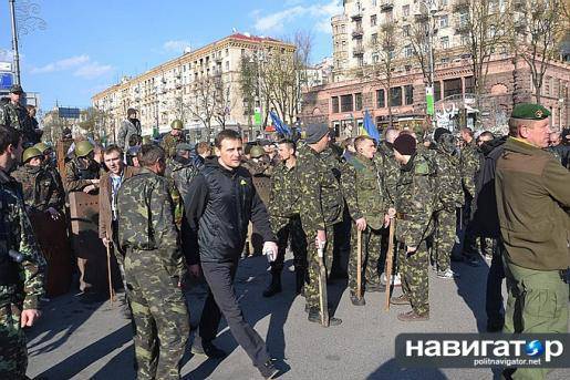 Kiev'de neredeyse eski Berkutovtsy, militanlar ve Maidan'ın kendini savunması neredeyse savaştı