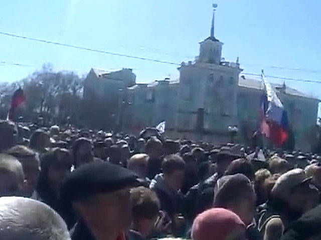 Los manifestantes anunciaron la creación del Parlamento de la República de Lugansk.