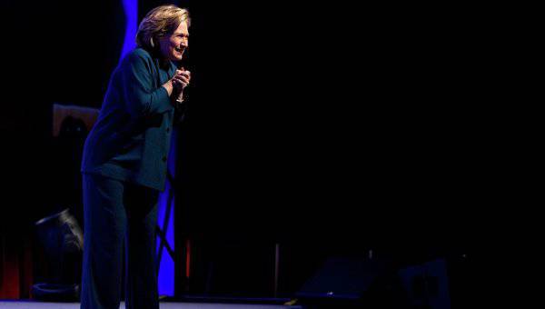 The former US Secretary of State threw shoes while she was giving a lecture in Las Vegas