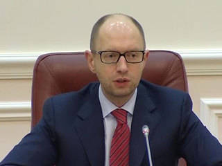 Yatsenyuk: Rada yerel referandumla ilgili bir yasa çıkarmalı