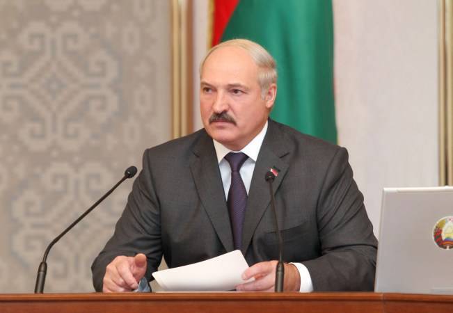 Occidente "arrojó" Ucrania - Lukashenko