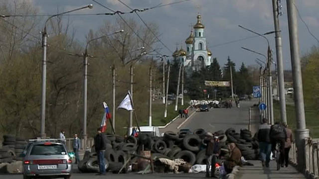 20 véhicules de transport de troupes blindés et 500 soldats sont entrés à Slavyansk