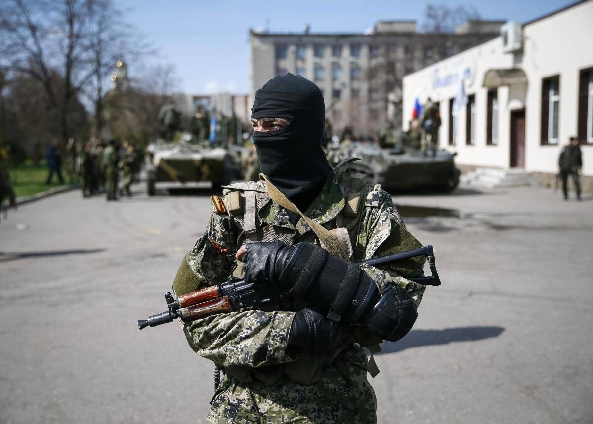 http://topwar.ru/uploads/posts/2014-04/1397854098_ukraine-crisis-slaviansk-apcs.jpg