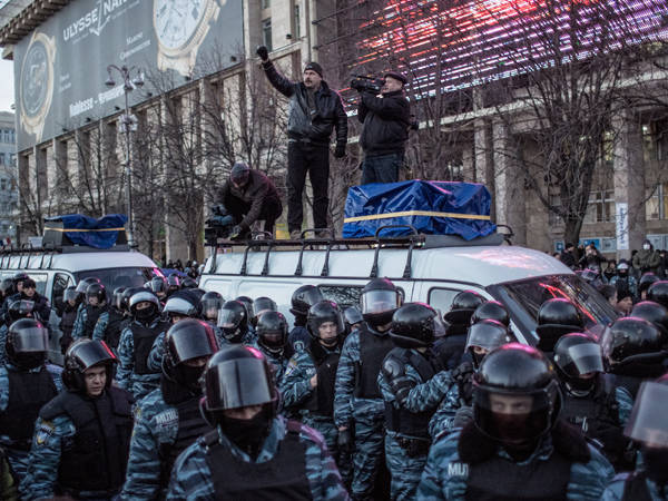 Donetsk Square was named in memory of the dead soldiers "Golden Eagle"