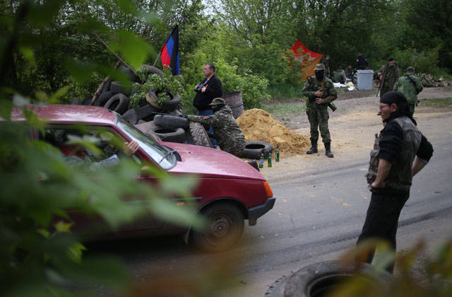 Slavyanskの郊外では強い射撃が聞こえます