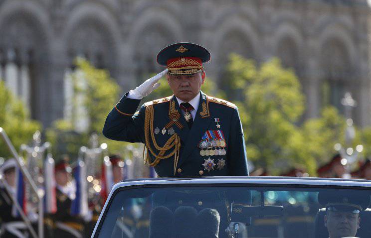 세르게이 쇼이 (Sergei Shoigu)는 성령의 사도 (Order of the Holy Apostle)를 수여했다.