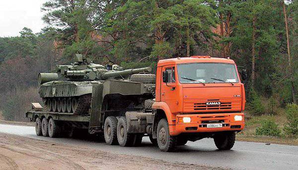 Les réparateurs militaires de la région de l'Amour ont reçu de nouveaux tracteurs à leur disposition