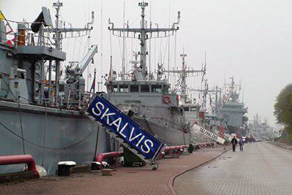 Jungs pissen. NATO-Militärübungen in Lettland