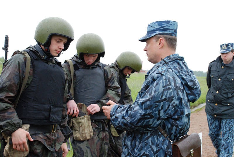 Taxas para os comandantes júnior do Ministério do Interior da Rússia