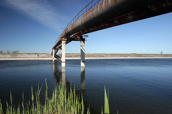 Dans le canal de Crimée du Nord, les eaux de deux réservoirs s'écoulaient