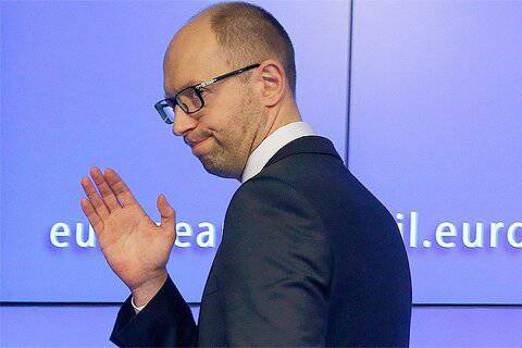 Yatsenyuk brought helmets, promising armored personnel carriers