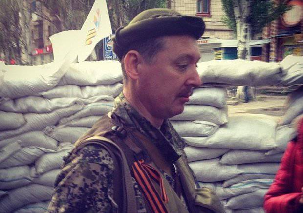 À proximité de Slaviansk, les forces de sécurité ukrainiennes se tirent dessus.