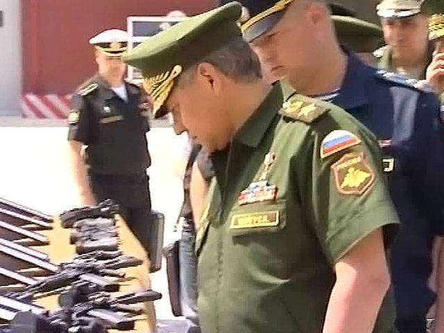 Sergei Shoigu à Anapa a inspecté la ville militaire de parachutistes