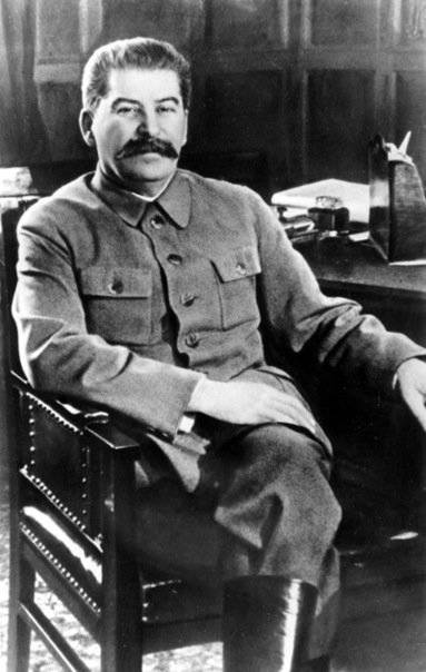 Γιατί υπάρχει μια φωτογραφία του Στάλιν εδώ;