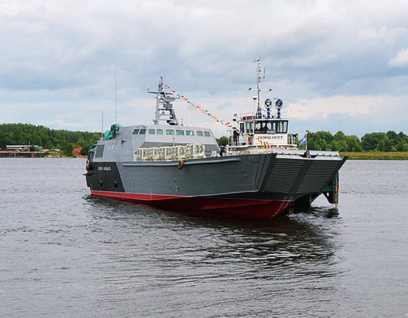 Prove in mare in fabbrica della nuova nave da sbarco Denis Davydov