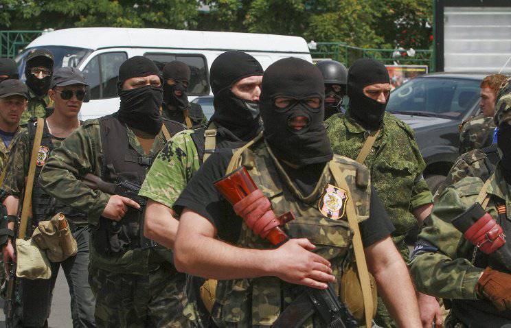 Lực lượng dân quân bắt đơn vị quân đội của Bộ Nội vụ ở trung tâm Donetsk