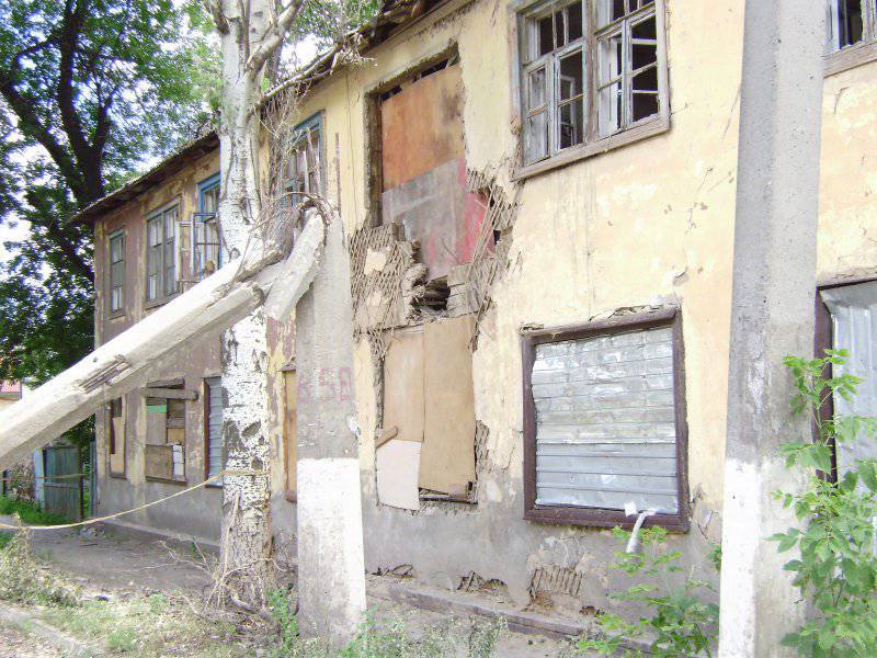 byggnad tvärs över vägen mittemot Frunze St., 4 (beskjuten från byn Karpovka)