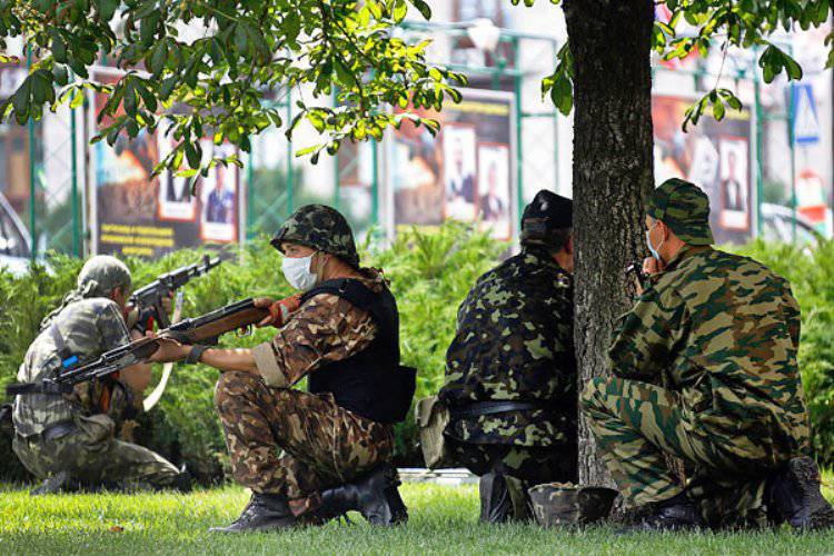 در مرکز دونتسک، شبه نظامیان عملیات نظامی انجام می دهند