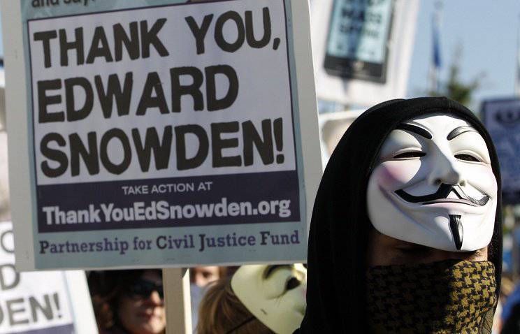 Edward Snowden은 미국 스파이 스캔들을 조사하기 위해 독일에 초대되기를 원했습니다.
