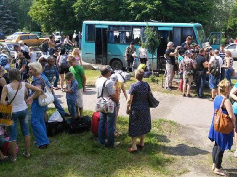 Om evakueringen av befolkningen i Donetsk och kommentarerna från det ryska utrikesministeriet om möjligheten att genomföra en fredsbevarande operation i Donbass