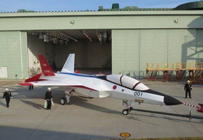 Japán bemutatta az ATD-X fejlett vadászrepülőgép első mintáját