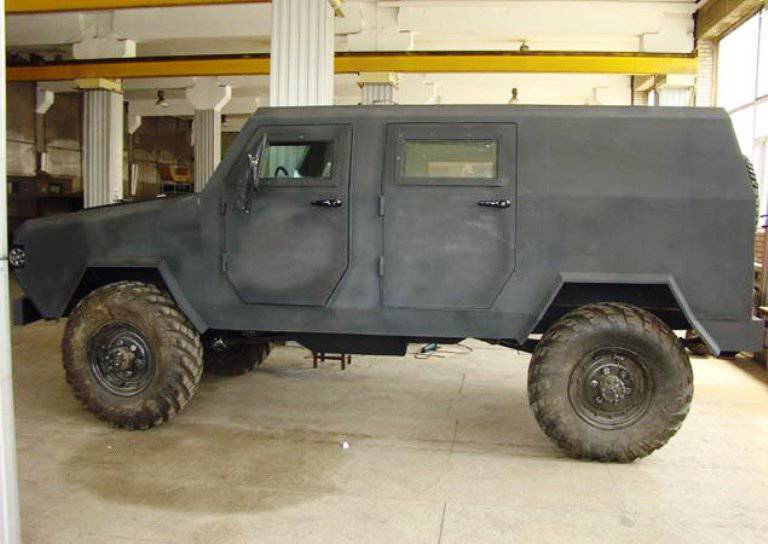 Der ukrainische Hersteller bot Militärpanzerwagen auf der Basis des sowjetischen GAZ-66 an