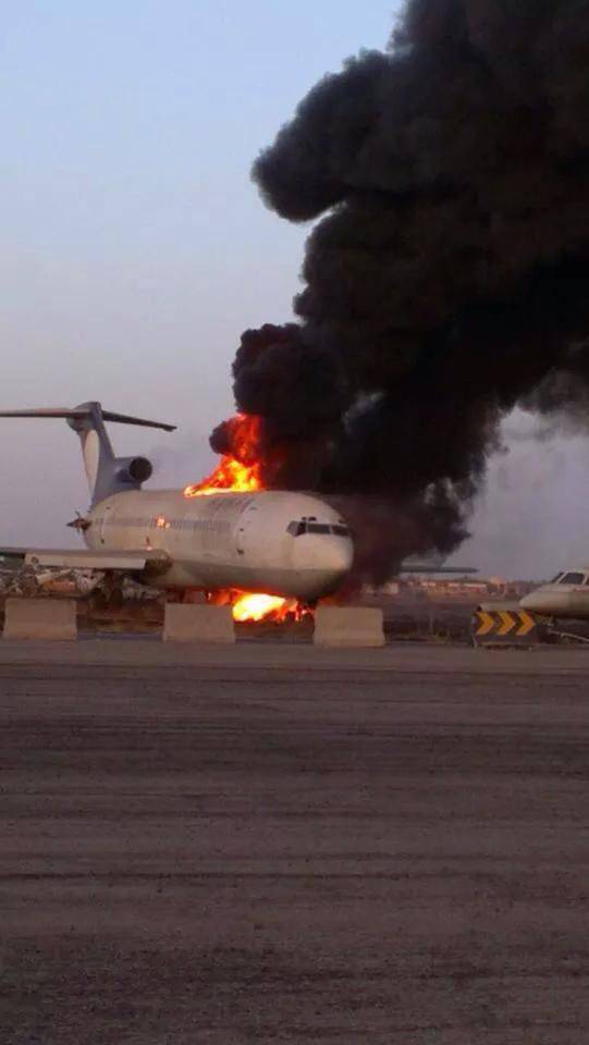 미국 민주주의에 대한 인사말 : 트리폴리에있는 리비아 공항의 부대
