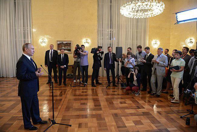Efter sina besök i Kuba, Nicaragua, Argentina och Brasilien svarade Vladimir Putin på frågor från ryska journalister