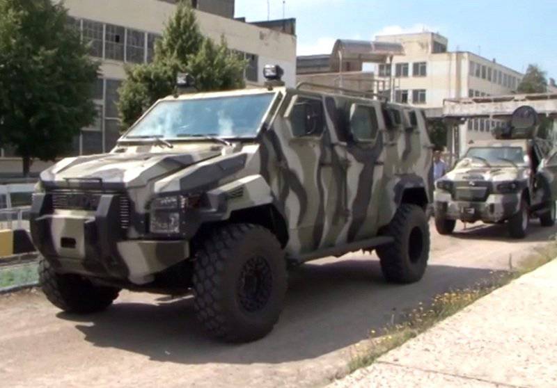 "AvtoKrAZ" presenteerde gepantserde voertuigen "Spartan" en "Kuga"