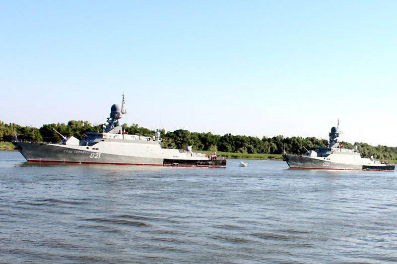 Die kleinen Raketenschiffe Uglich und Grad Sviyazhsk fuhren in die kaspische Militärflottille ein.