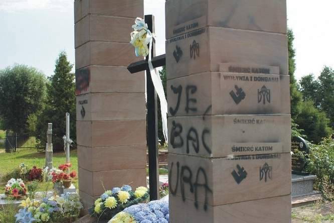 Осквернение скверны: в Польше повреждён памятник УПА