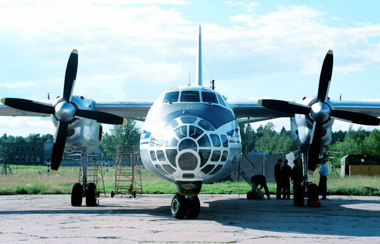 러시아 항공기 An-30B는 영국과 북 아일랜드의 영토를 관측 비행합니다.