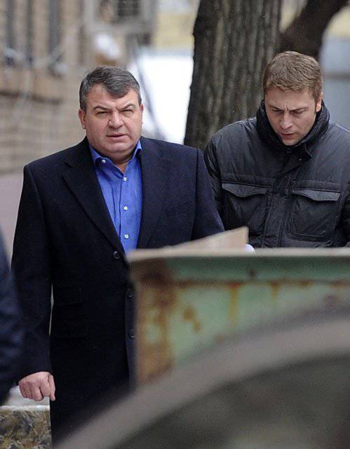 Uma testemunha no caso Oboronservis declarou que Anatoly Serdyukov controlava pessoalmente a venda de terras