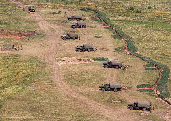 Exercício russo-mongol em Selenga-2014 após o comunicado à imprensa da CNN citando Ulan Bator como a "capital da Ucrânia"