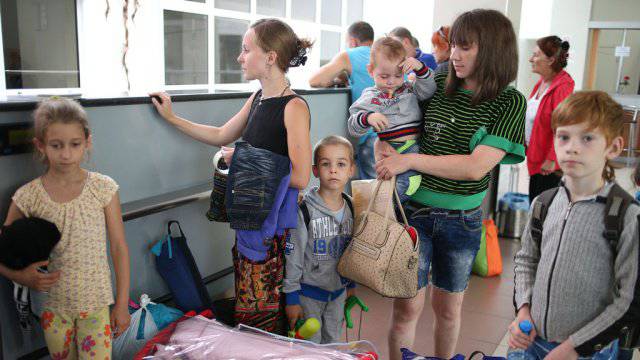 A corrupção oficial confronta os interesses dos refugiados do Donbass com os interesses dos migrantes da Ásia Central