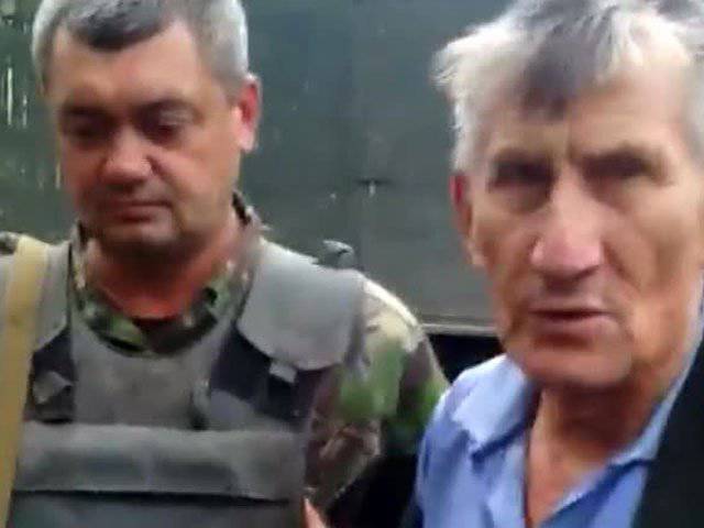 Киев слепил видеоподделку с рассказами "беженцев" об атаке на их колонну со стороны ополченцев