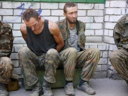 ドネツクの中心街でウクライナの独立記念日には懲罰的な囚人を開催します
