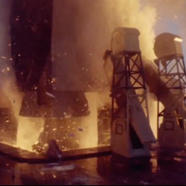 Um protótipo de veículo de lançamento reutilizável Falcon 9R explodiu durante um lançamento de teste nos Estados Unidos