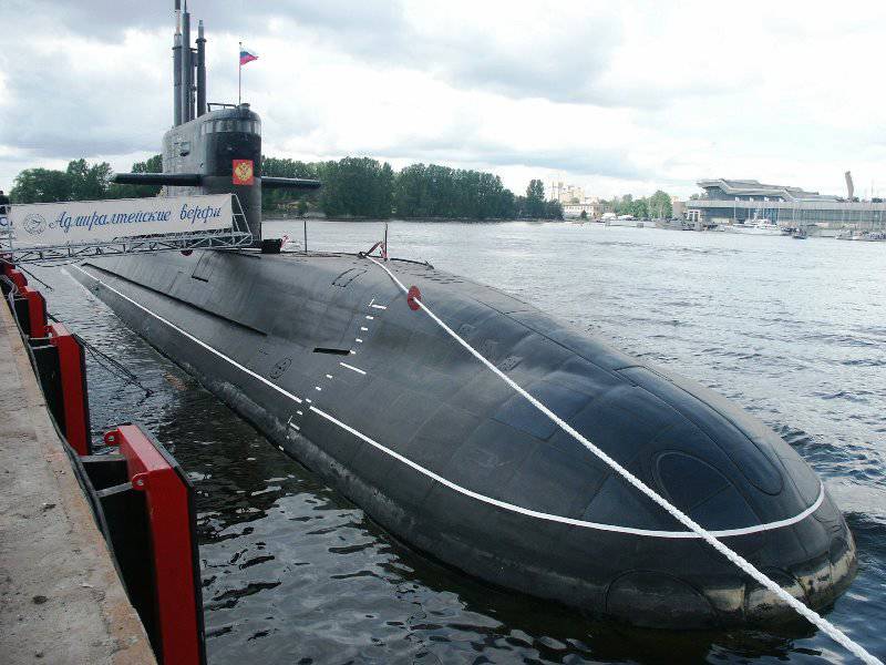黒海艦隊のための別の潜水艦は打ち上げ準備ができています