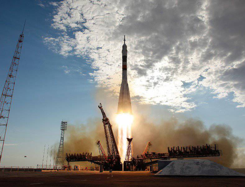 Sergei Shoigu entregou medalhas aos participantes do primeiro lançamento do foguete Angara