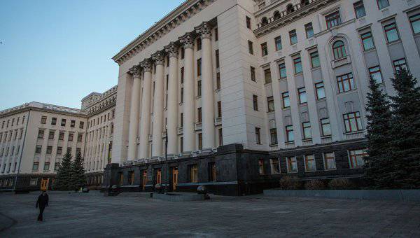 Родственники украинских военнослужащих организовали пикет у здания президентской администрации