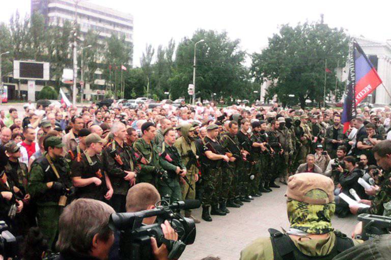 우크라이나에있는 러시아 군대에 대한 포로 첸코의 성명을 부인 한 민병대 본부에서